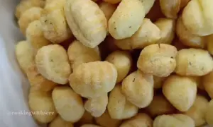Gnocchi dorati e croccanti, cotti alla perfezione nella friggitrice ad aria. Un contorno o piatto unico veloce e gustoso.
