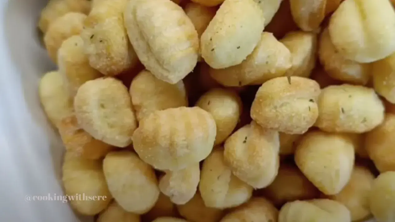 Gnocchi dorati e croccanti, cotti alla perfezione nella friggitrice ad aria. Un contorno o piatto unico veloce e gustoso.